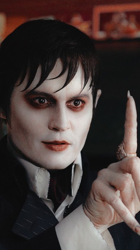 Dark Shadows Movie, Johnny Depp Characters, Barnabas Collins, جوني ديب, Tim Burton Characters, Mens Halloween, Johnny D, Tim Burton Films, Tim Burton Movie