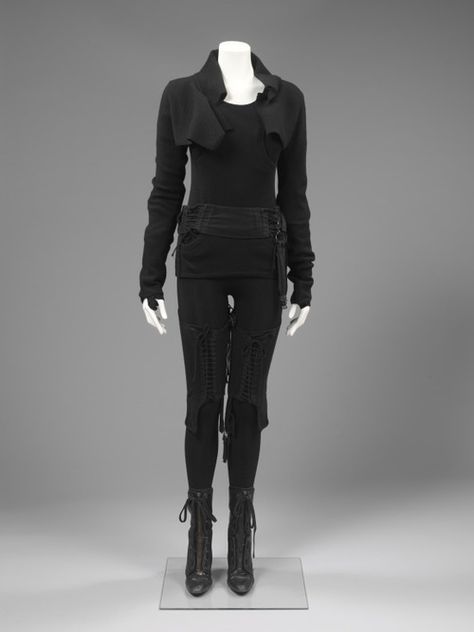 Ensemble  Helmut Lang, 2003  The Victoria & Albert Museum Secret Agent Outfit, Agent Outfit, Spy Outfit, Superhero Suits, Sweater Leggings, Bolero Sweater, Art Outfits, Future Clothes, Secret Agent