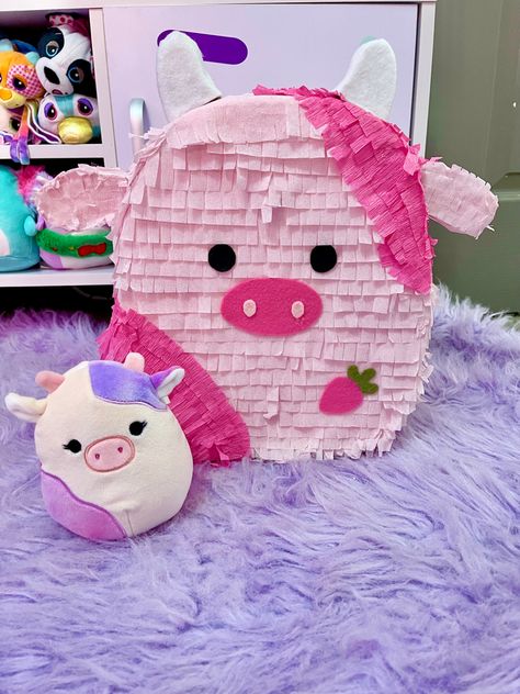 Squishmellow Pinata, Squismallows Party Ideas, Squishmallows Piñata, Diy Squishmallow Party Decorations, Squishmallow Pinata, Squish Mellow Birthday, Squishmellow Birthday Ideas, Squishmallow Room, Squishmallows Birthday Party