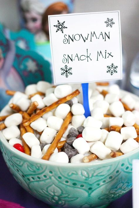 How to Throw the Ultimate Budget Friendly FROZEN Birthday Party! Winter Onederland Birthday Food Ideas, Winter Themed 3rd Birthday Party, Frozen Birthday Party On A Budget, Frozen Themed First Birthday Party, Sledding Themed Birthday Party, Frozen Themed 1st Birthday Party, Fall Frozen Birthday Party, Snowy Birthday Party, Frozen Birthday Party Snacks