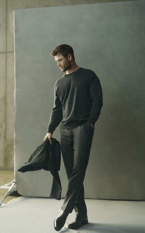 Chris Hemsworth Body, Chris Hemsworth Thor, Mens Fashion Classic, Ootd Men, Mens Style Guide, Most Handsome Men, Mens Formal, Men Style Tips, Men Fashion Casual Outfits