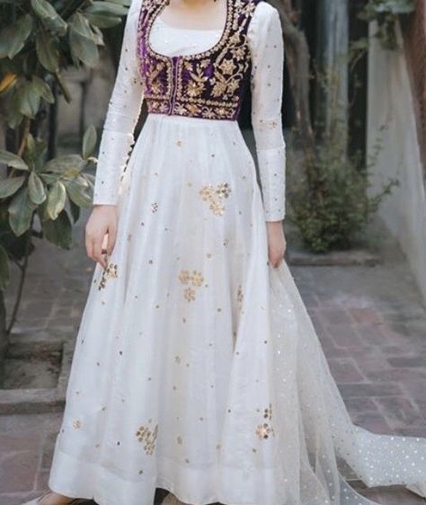 Frocks Suit For Women, Coti Style Kurti, White Velvet Suit, Ansab Jahangir, Pakistani Dresses Casual, Pakistani Fashion Party Wear, Salwar Kamiz, Indian Gowns Dresses, Kurti Designs Party Wear