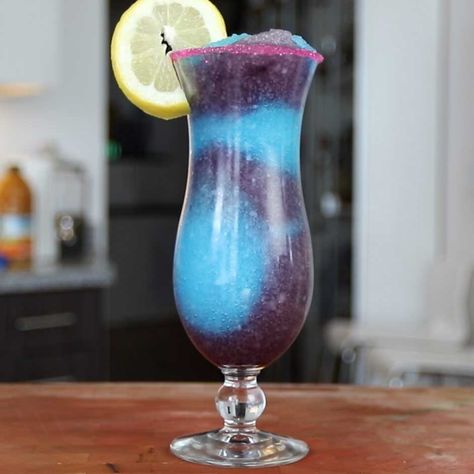 This delicious cocktail combines tequila, silver tequila, and white tequila. Similar to Peach Lemonade. Bartender Hacks, Galaxy Cocktail, Tipsy Bartender Drinks, Dirty Drinks, Tipsy Bartender Recipes, Galaxy Cocktail Recipe, Vacation Drinks, Lemonade Cocktails, Bartender Recipes