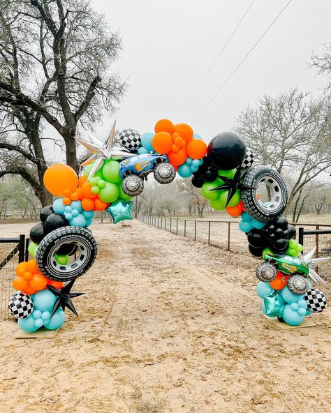 Monster Truck Party Balloons, Monster Truck Ideas, Off Roading Birthday Party, Monster Truck Birthday Balloons, Monster Jam Balloon Arch, Monster Truck Photo Shoot, Monster Truck Balloons, Monster Truck Balloon Arch, Monster Jam Balloon Garland