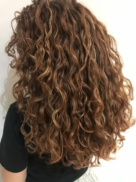 Rezo Cut, Long Curly Haircuts, Natural Curly Hair Cuts, Layered Curly Hair, Colored Curly Hair, Haircuts For Curly Hair, Wavy Curly Hair, Curly Hair Inspiration, Curly Hair Tips