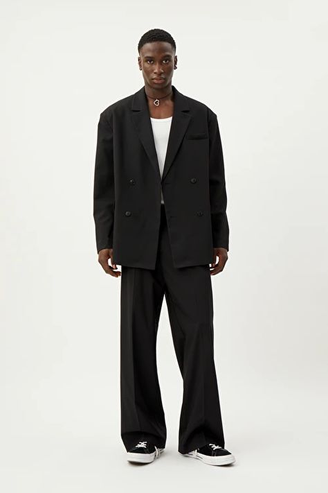 Petter Oversized Suit Blazer - Black - Weekday IE Mens Black Blazer Outfit, Black Blazer Outfit Men, Men Blazer Outfit, Double Breasted Blazer Men, Oversized Outfit Men, Blazer Men Outfit, Blazer Outfits For Men, Oversized Blazer Outfit, Double Breasted Suit Men