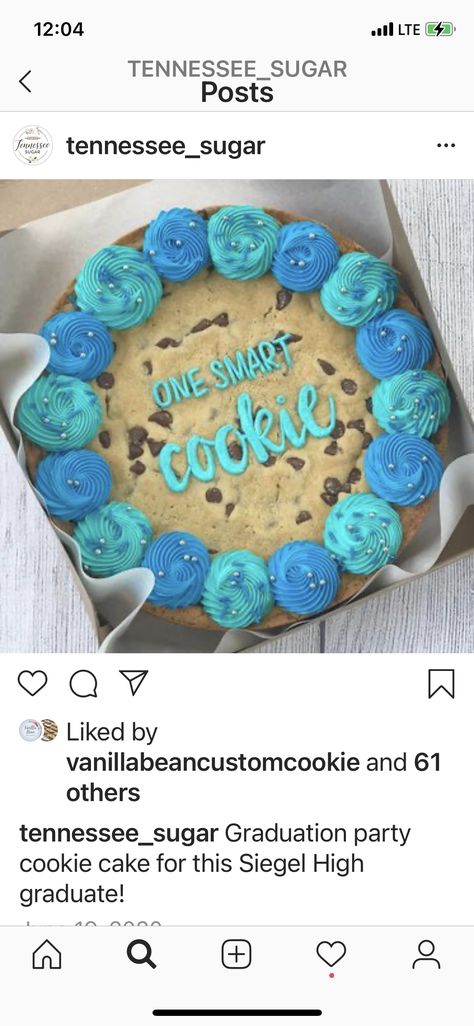 Grad Cookie Cake, Congratulations Cookie Cake, Cookie Cake Graduation, Graduation Cookie Cake Ideas, Giant Cookie Decoration Ideas, Graduation Cookie Cake, Cute Cookie Cake Designs, Cookie Cake Decorating Ideas, Brownie Cakes