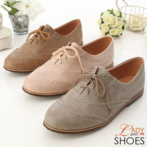 . Flat Lace Up Shoes, Oxford Platform Shoes, Oxford Shoes Outfit, Suede Oxfords, Lace Up Flats, Flats Shoes, Shoe Closet, Womens Oxfords, Beautiful Shoes