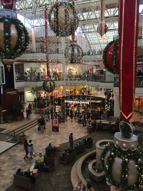 Charleston Town Center Mall at Christmas, Charleston ,WV Old Mall Aesthetic, Christmas Mall Aesthetic, Mall Christmas Decorations, Christmas Shopping Aesthetic, Mall At Christmas, Christmas Decor Shopping Mall, Mall During Christmas, Mall Of America Christmas, 2000s Christmas