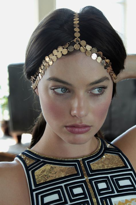 Margot Robbie Margot Robbie Photoshoot, Margot Robbie Harley, Make Up Inspiration, Head Piece, Beauty And Fashion, 인물 사진, Margot Robbie, Beauty Women, Hair Hair