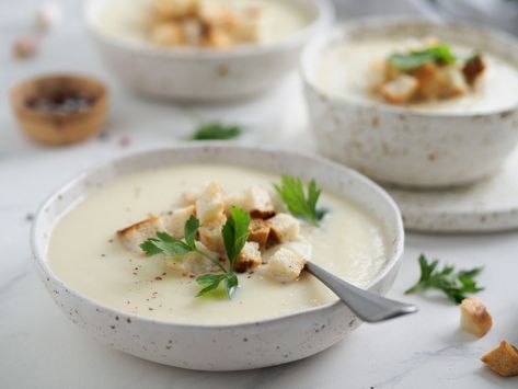 Kohlrabi-Kartoffel-Suppe Pasta Soup Recipes, Creamy Cauliflower Soup, Roasted Cauliflower Soup, Bean Pasta, Creamy Cauliflower, Potato Vegetable, Pasta Soup, Savoury Recipes, Yorkshire Pudding