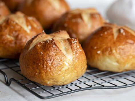 Soft Pretzel Buns - Seasons and Suppers Pretzel Bun Recipe, Pretzel Burger, Herb Focaccia, Raspberry Crumb Bars, Pretzel Buns, Homemade Pretzel, Homemade Hamburger Buns, Baked Pretzels, Sourdough Bread Starter