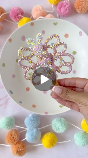 Precious Simons on Instagram: "Follow @bakedbyprecious for more spring treat ideas! 

🦋 my 1st attempt at a pretzel butterfly last year! 🙈😅 it didn’t quite turn out how I pictured it in my head but we’re in the right direction! 

@stoverandcompany eleven o one white deluxe chocolate 
@colour.mill Baby pink 
@wiltoncakes Easter nonpareils 
@snyders_hanover Pretzel rods and tiny twist pretzels 

#pretzelbutterflies #caramelpretzelrods #springtreats #chocolatedippedpretzels #bakedbyprecious #butterflytreats #pretzelwands" Spring Treat Ideas, Chocolate Dipped Pretzels, Spring Treats, Caramel Pretzels, Pretzel Rods, Treat Ideas, Pretzels, In My Head, Baby Pink