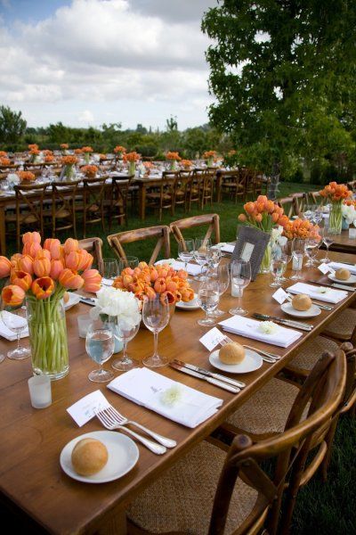 tulip decoration - Napa wedding by Catherine Hall Studios Colorful Wedding Centerpieces, Pretty Wedding Centerpieces, Bright Pink Wedding, Modern Wedding Centerpieces, Tulip Centerpiece, Pink Wedding Centerpieces, Beautiful Wedding Centerpiece, Fresh Tulips, Fall Wedding Tables