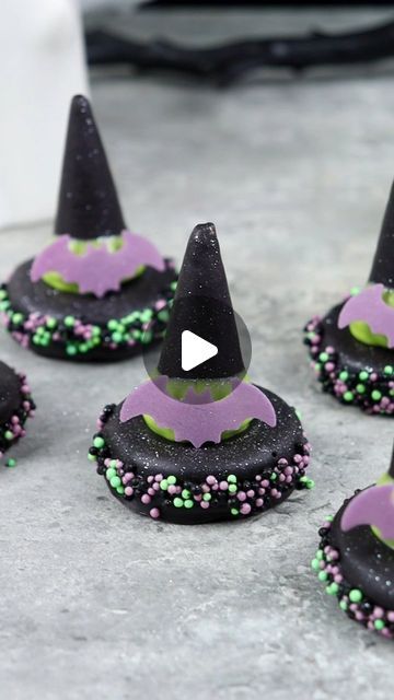 Liz Nicolaou on Instagram: "Oreo Witch Hats! 🧙‍♀️

Tools linked to my amazon storefront - linktree in bio

Colourmill in black and lime from frostform.com- Use code FROSTLOVE10 for 10% off at the website checkout 

Wafer Bat and sprinkles from @mycakedecor 

#witch #oreotreats #halloweentreats #halloweenparty #spookyseason #easydessert" Oreo Witch Hats, Oreo Treats, Witch Hats, Witches Hat, Cupcake Decorating, Amazon Storefront, Cupcakes Decoration, Cupcake Cookies, Witch Hat