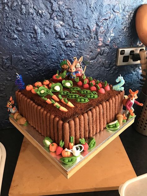 Fondant Garden Cake, Bunny Garden Cake, Allotment Birthday Cake, Garden Design Cake, Vegetable Garden Cake Ideas, Easter Garden Cake, Peter Rabbit Garden Party, Peter Rabbit Cakes, Peter Rabbit Party Food