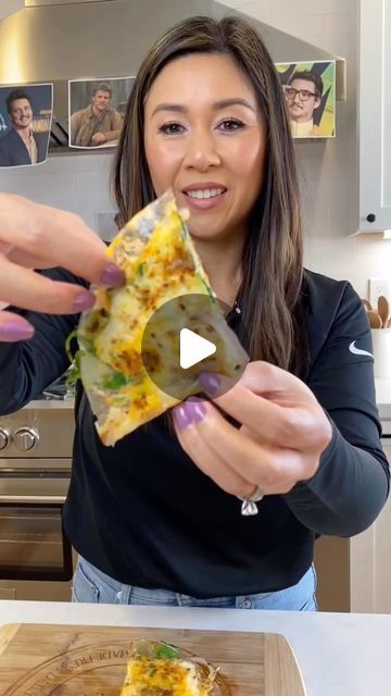 My Nguyen on Instagram: "I made a Vietnamese Breakfast Pizza with rice paper, chili oil, egg, spinach, onions and cheese. #vietnamesefood #vietnamesepizza #vietnamesestreetfood" Vietnamese Breakfast, My Healthy Dish, Egg Pizza Breakfast, Egg Spinach, Asian Breakfast, Vietnamese Street Food, Healthy Pizza, Vietnamese Cuisine, Breakfast Pizza