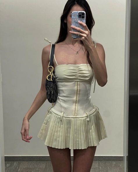 School Outfit Ideas Summer, Aesthetic Outfit Ideas For School, Street Wear Y2k, Icon Dress, Skirts Fall, Fashion 2000, Stunning Prom Dresses, Ootd Ideas, Outfit Inspo Casual