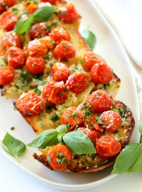 Roasted Cherry Tomato Ciabatta Bread is the summer side you won’t think twice about the carbs because of how fresh and light it is. This is a delicious twist and update to the ol’ garlic bread recipe. #garlicbread #bread #comfortfood #roastedtomatoes #sidedish Ciabatta Bread Ideas, Bread Ideas, Roasted Cherry, Ciabatta Bread, Roasted Cherry Tomatoes, God Mat, Cherry Tomato, Mediterranean Recipes, Clean Eating Snacks