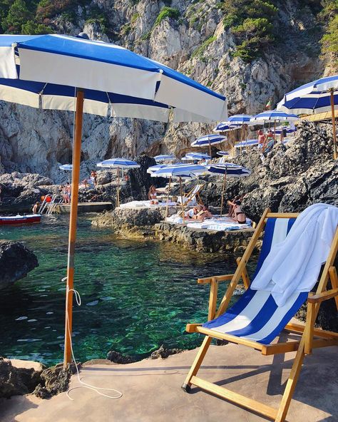 This might be my favorite place in the whole world..... 💫🇮🇹 @lafontelinacapri Fontelina Capri, Capri Beach, Summer In Europe, Natural Architecture, Vacation Accessories, Amalfi Coast Italy, Capri Italy, Europe Summer, Italian Summer