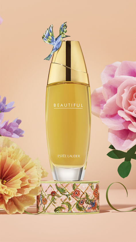 Mother's Day fragrance gifts from Estee Lauder Elizabeth Arden Green Tea Perfume, Green Tea Perfume, Dove With Olive Branch, Estee Lauder Perfume, Tea Perfume, Elizabeth Arden Green Tea, Estee Lauder Beautiful, Flowers Romantic, Rose Lily