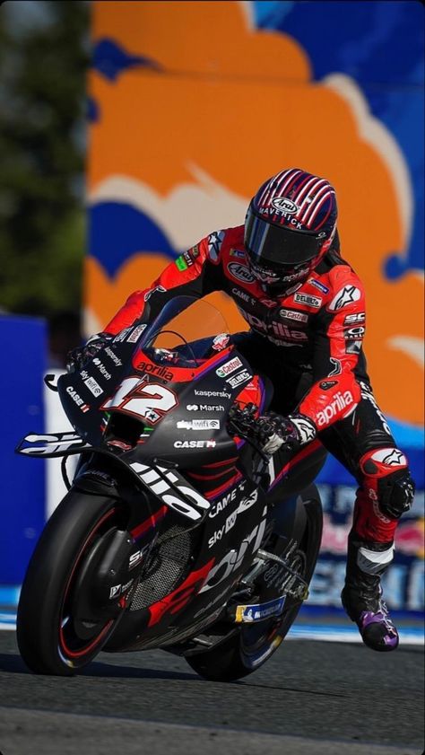 Maverick Vinales, Image Moto, Vinales, Hot Bikes, Sports Bikes Motorcycles, Nuclear Power, F1 Racing, Racing Motorcycles, Motorcycle Racing