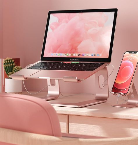 Rose Gold Desk Setup, Aesthetic Laptop Stand, Lenovo Laptop Aesthetic, Laptop Holder Stand, Macbook Air Accessories, Rose Gold Laptop, University Preparation, Apple Office, Macbook Stand