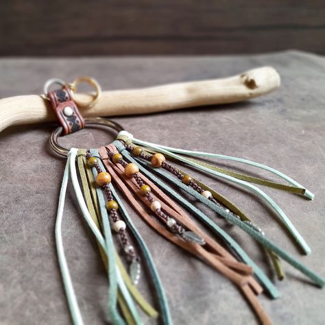 Leather Purse Charms, Fringe Keychain, Leather Keyrings, Boho Bag Charm, Purse Charms Diy, Country Fest, Rearview Mirror Charm, Charm Ideas, How To Make Leather