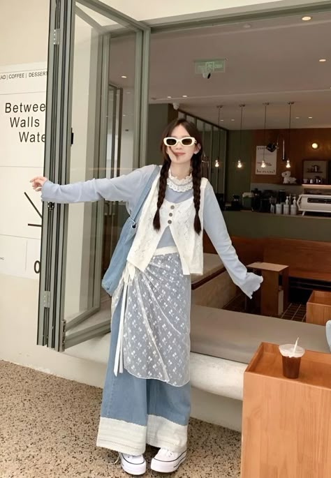 Korean Fashion Layering, Dress Over Jeans, Chinese Fashion Street, Korean Outfit Street Styles, Everyday Fashion Outfits, Fashionista Clothes, Layering Outfits, 가을 패션, Fashion Design Clothes