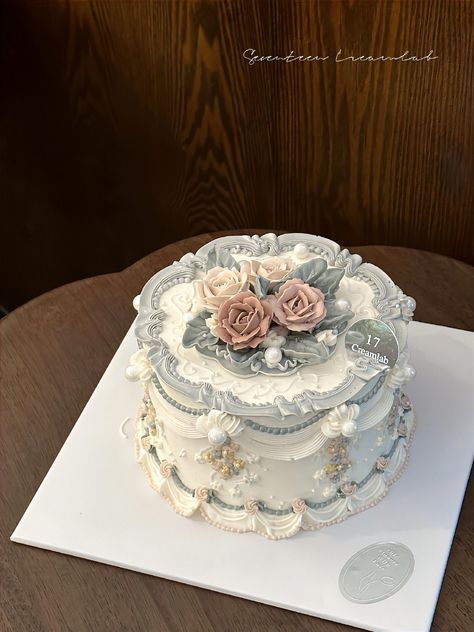 Jewelry Cake Design, Victorian Cake, Victorian Cakes, Cake Designs For Boy, Antique Cake, Bolo Vintage, Royal Cakes, Artist Cake, Vintage Birthday Cakes