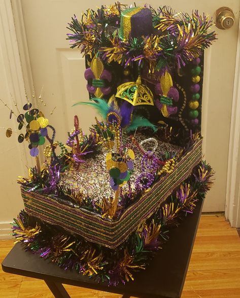 Mardi Gras Float Ideas Diy, Mardi Gras Box Float For Kids, Mardi Gras Float Ideas Kids, Shoebox Mardi Gras Float For Kids, Shoe Box Mardi Gras Float For Kids, Mardi Gras Float Shoe Box Project, Mardi Gras Shoe Box Float, Mardi Gras Shoebox Float Ideas, Shoe Box Float Ideas Kids