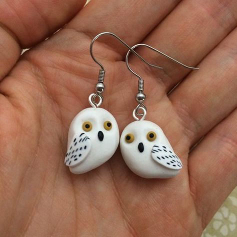 Cercei Din Lut Polimeric, Harry Potter Earrings, Fimo Kawaii, Potters Clay, Polymer Clay Flower Jewelry, Polymer Clay Diy, Polymer Clay Jewelry Diy, Polymer Clay Animals, Owl Earrings