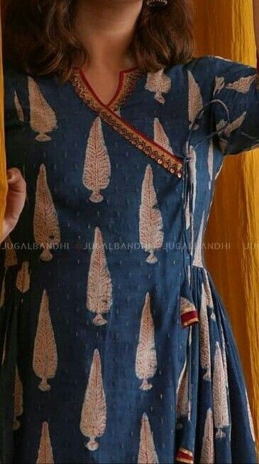 Cotton Ajrakh Kurti, Fabindia Kurta Woman Cotton, Ethnic Kurta Designs Women, Ajrak Kurti Designs, Cotton Designer Kurtis Patterns, Ajrak Dress Designs, Ajrakh Kurti Designs Latest, Angarkha Kurti Pattern, New Gala Design