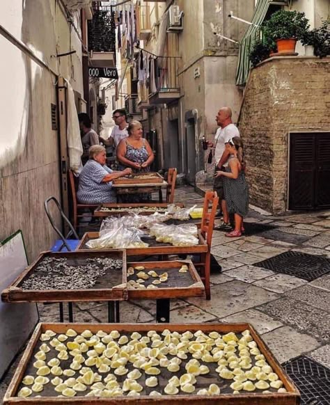 Puglia Food, Puglia Bari, Italy Beaches, Puglia Italy, Unique Places, Creative Painting, Italian Summer, Bari, World Traveler