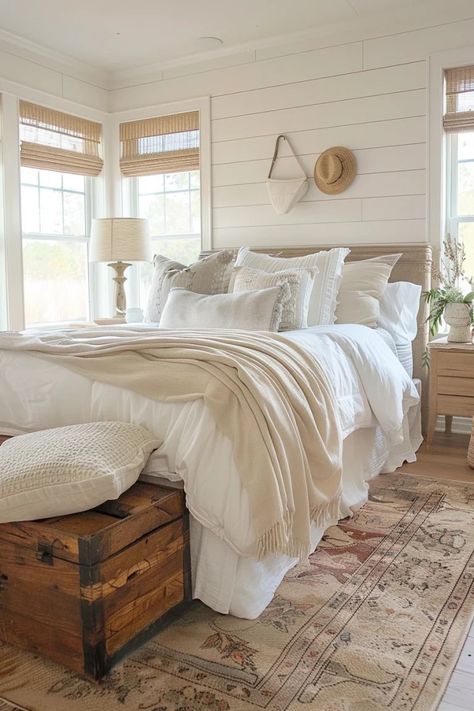 Modern Country Farmhouse Bedroom, Modern Farmhouse Bedroom Master Suite Vaulted Ceilings, Rustic Guest Bedroom Ideas, Modern Farmhouse Bedrooms, Joanna Gaines Bedroom, Farmhouse Chic Bedroom, Boho Farmhouse Bedroom, Wooden Bed Frame Rustic, Rustic Farmhouse Bedroom