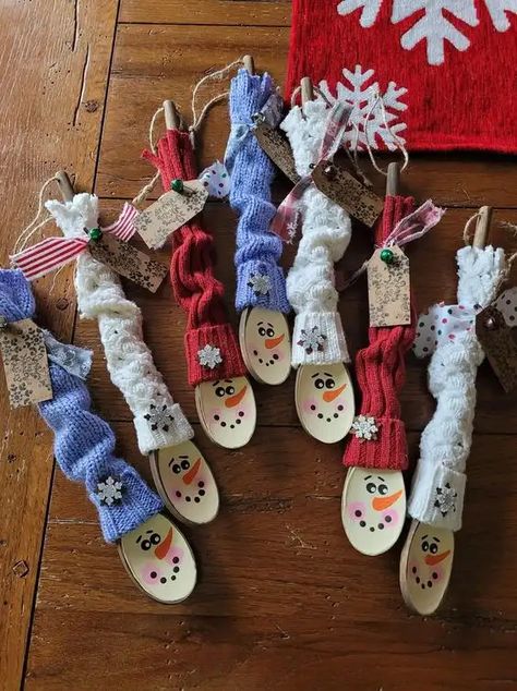 40+ Super Easy Christmas Crafts for Kids to Make - HubPages Wooden Spoon Snowman Craft, Snowmen Crafts, Christmas Spoons, Snowmen Ornaments, Spoon Crafts, Christmas Gift Basket Ideas, Christmas Crafts For Kids To Make, Handmade Christmas Crafts, Christmas Crafts To Make