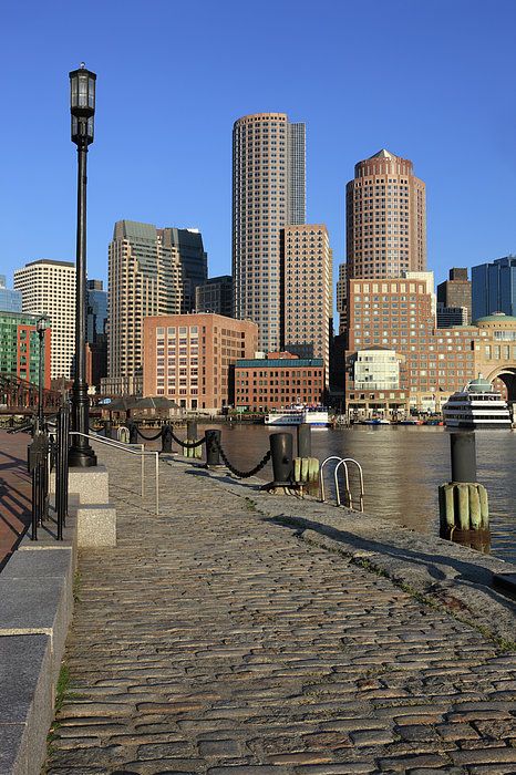 Fun Activities For Teens, Boston Aesthetic, Boston Street, Boston Vacation, Living In Boston, Boston Usa, Boston Things To Do, Lifestyle Influencer, Boston Harbor