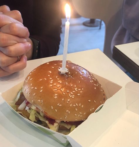 Burger Mcdonalds, Mcdonalds Aesthetic, Mcdonald's Aesthetic, Burger Cake, Champagne Birthday, Idea Birthday, Birthday Idea, Birthday Food, Happy Birthday To You