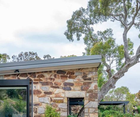 A refreshed mid-century modern home in the Adelaide hills Mid Century Australian House, Mid Century Stone Exterior, Mid Century Modern Stone Exterior, Modern Lounge Rooms, Adelaide Australia Photography, Glenelg Adelaide, Mid Century Landscape, Exterior Houses, Terrace Floor