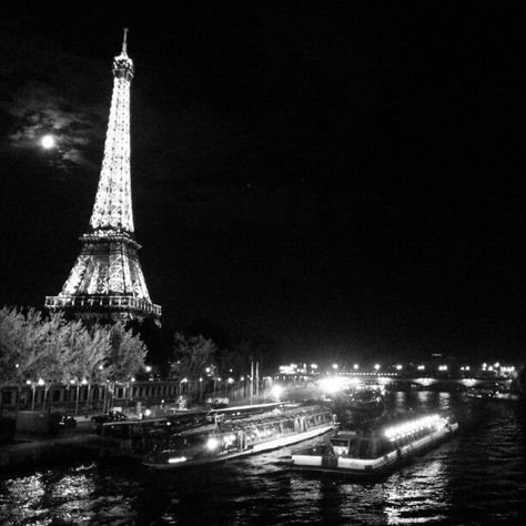 Paris Night Aesthetic, Paris Dark, Old Paris, Dark City, Dark Grunge, Black And White Theme, Paris Aesthetic, Paris At Night, Aesthetic Photography Nature