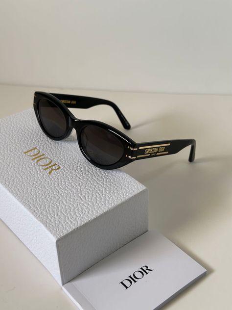 Dior Glasses Sunglasses, Classy Sunglasses Women, Big Glasses Aesthetic, Dior Sunglasses Women, Prada Sunglasses Women, Stylish Sunglasses Women, Aesthetic Glasses Frames, Lv Sunglasses, Korean Sunglasses