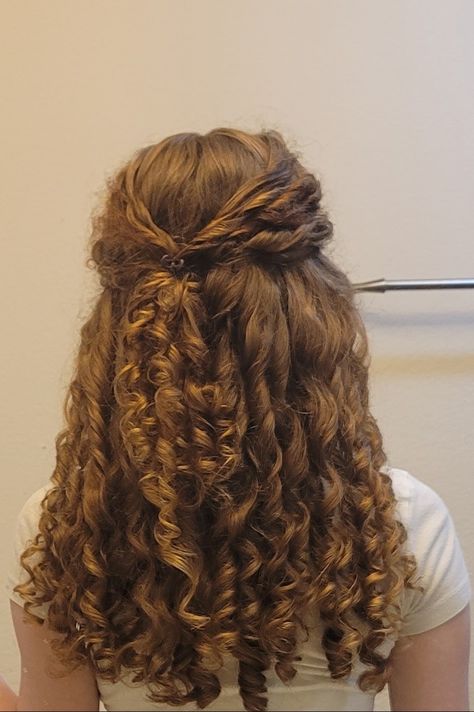 Curly Hairstyles Light Brown, Natural Ringlet Curls, Cottagecore Curly Hair, Cottagecore Hairstyles Curly, Curly Hair Plaits, Ringlet Hairstyles, Curly Hair Prom Styles, Light Brown Hair Curly, Curly Hair Bangs Long