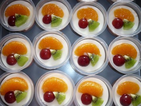 fruit pudding Indonesian Sweets, Milk Pudding Recipe, Puding Mangga, Gelatin Art, Cake Oven, Rice Pudding Recipes, Fruit Pudding, Milk Pudding, Dessert Shots