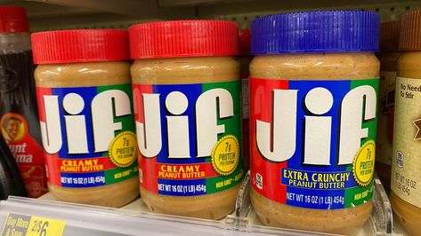 Throw Out These Recalled Jif Peanut Butters 'Immediately,' FDA Says https://lifehacker.com/throw-out-these-recalled-jif-peanut-butters-immediately-1848962436 #RL8TR.com #HoustonHomeandRent Smuckers Uncrustables, Jif Creamy Peanut Butter, Jif Peanut Butter, Chocolate Clusters, Potato Candy, Crockpot Candy, Peanut Butter Fudge Easy, Lemon Pound Cake Recipe, Chocolate Peanut Butter Fudge