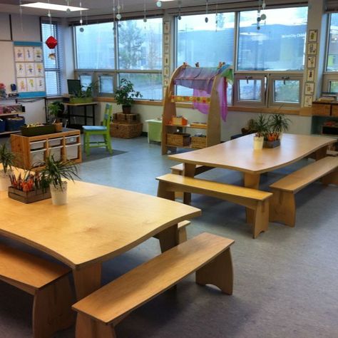 Table With Plants, Early Learning Environments, Reggio Emilia Classroom, Reggio Inspired Classrooms, Alternative Seating, Reggio Classroom, Preschool Rooms, Classroom Layout, Reggio Inspired