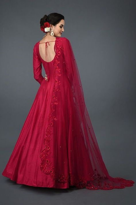 Anarkali Gown Floor Length, Anarkali Neck Designs, Red Anarkali Dress, Indian Frocks, Red Anarkali Suits, Sitara Work, Wedding Outfits Indian, Red Frock, Anarkali Frock