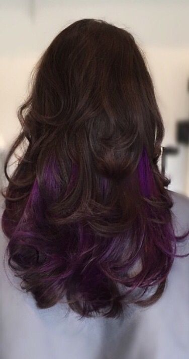 Purple highlights #long hair Fun Hair Inspiration, Purple Hairstyles, Highlights Long Hair, Chic Haircut, Purple Highlights, Super Hair, Hair Color Purple, Planting Ideas, Fun Hair