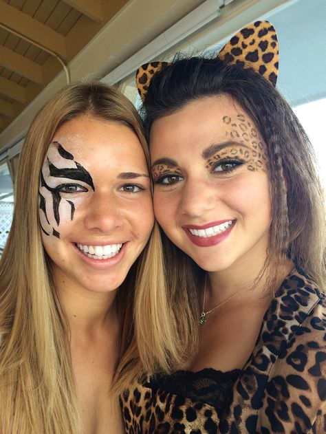 Cheetah and zebra Halloween costume makeup Easy Zebra Makeup, Bobcat Face Paint, Zebra Costume Makeup, Diy Zebra Costume Women, Zebra Halloween Makeup, Zebra Makeup Halloween, Zebra Costume Women, Zebra Makeup Look, Zebra Eye Makeup