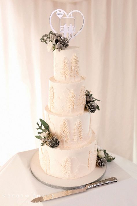 Another beautiful wedding cake feels ideal for the bride-to-be. As someone who loves weddings, that makes a statement at your reception. Collect this to your reception planning. Reception Planning, Reception Cake, Beautiful Wedding Cake, Beautiful Wedding Cakes, Bridal Inspiration, Wedding Cake, Beautiful Weddings, Big Day, Wedding Cakes