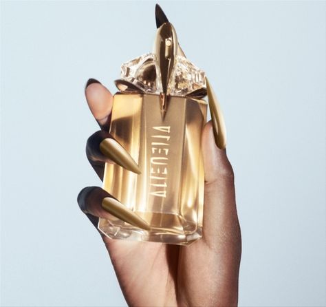 Alien Goddess Eau de Parfum Alien Goddess Perfume, Solar Goddess, Magnetic Woman, Alien Goddess, Alien Perfume, Bergamot Essence, Mugler Fashion, Solar Flower, Light In The Darkness